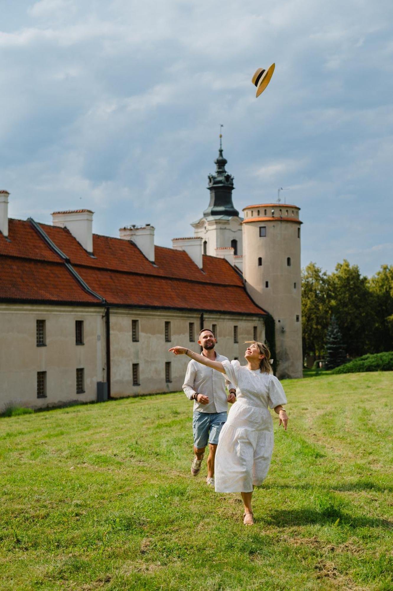 Hotel Podklasztorze Сулеюв Экстерьер фото