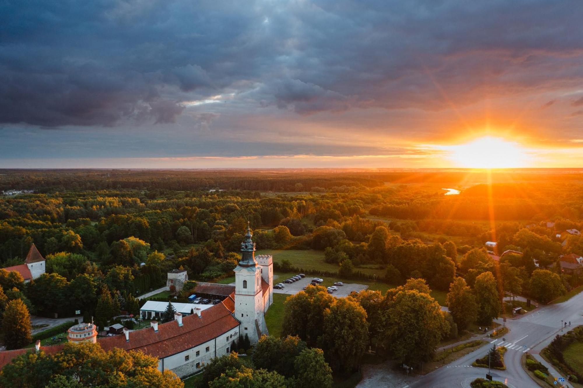 Hotel Podklasztorze Сулеюв Экстерьер фото