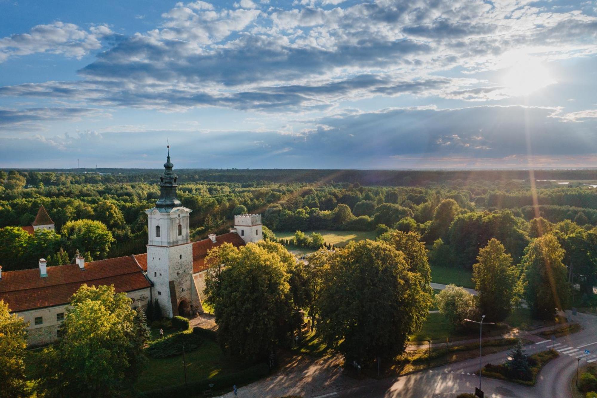 Hotel Podklasztorze Сулеюв Экстерьер фото