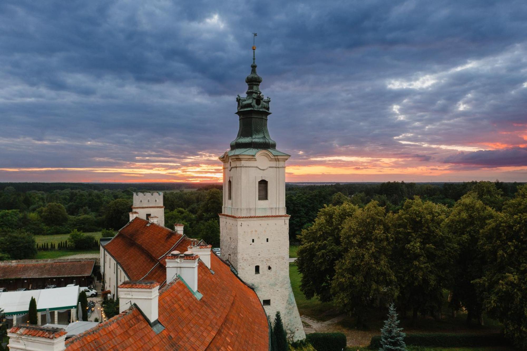 Hotel Podklasztorze Сулеюв Экстерьер фото