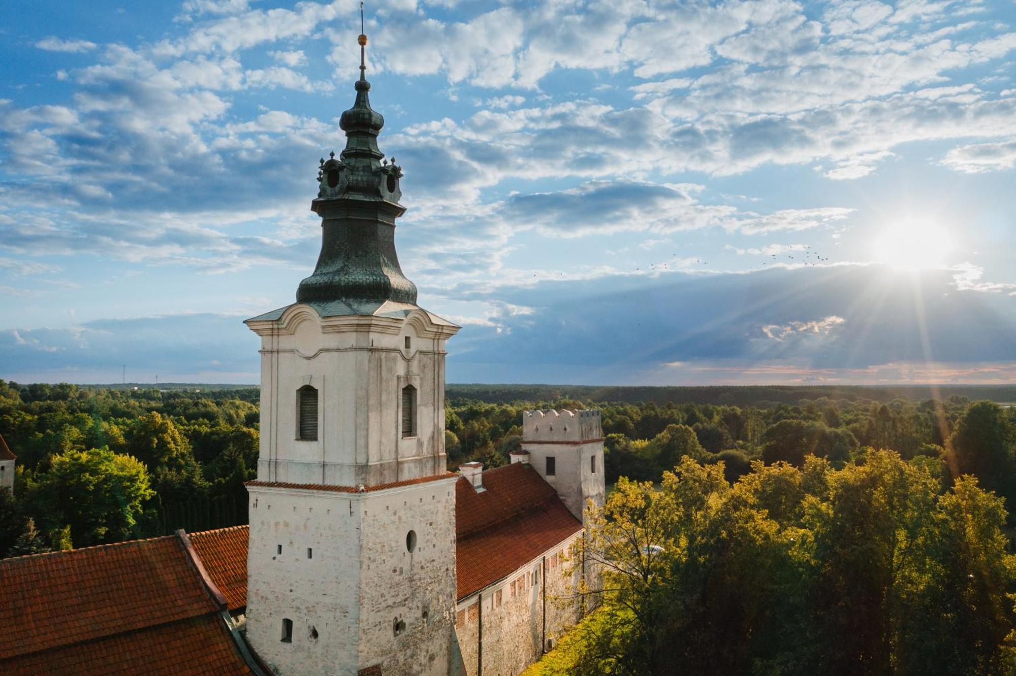 Hotel Podklasztorze Сулеюв Экстерьер фото