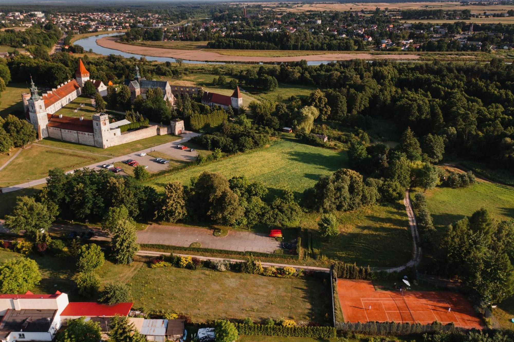 Hotel Podklasztorze Сулеюв Экстерьер фото